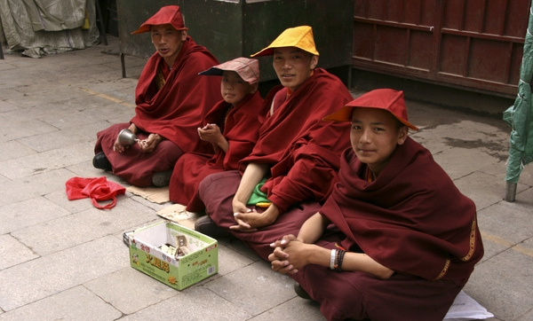 Phật tử Tây Tạng: Lòng dạ người Hán các ông đã ở trong địa ngục rồi