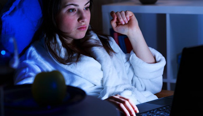 Làm cách nào để thức khuya mà không gây hại sức khỏe?