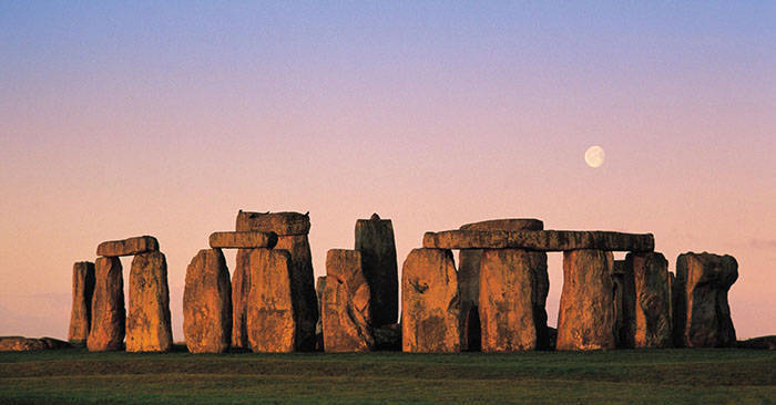 Vòng tròn đá bí ẩn Stonehenge: Ai là người đã xây nên nó?