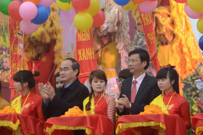 Hàng vạn người dự lễ khánh thành chùa Ba Vàng đạt kỷ lục Guinness Việt Nam