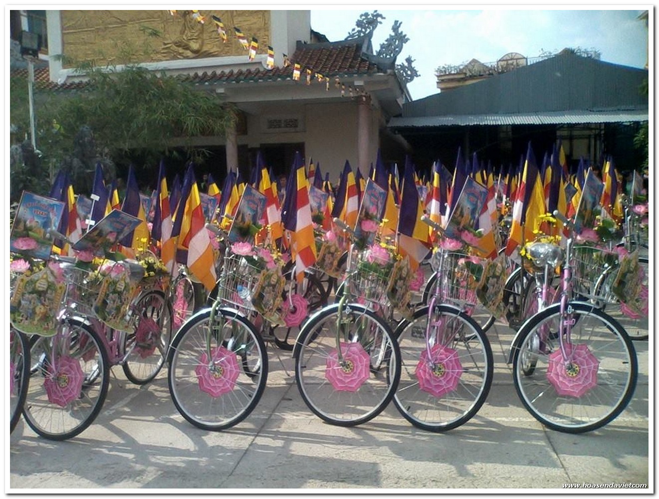 Thành phố Biên Hòa - Diễu hành xe hoa Phật đản 2014