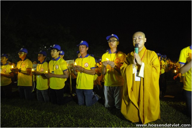 Đêm thắp nến: Kính ngưỡng thâm ân - Hội trại tuổi trẻ Phật giáo Đồng Nai lần 3- 2014