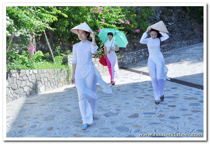 Nét duyên dáng áo dài Việt Nam