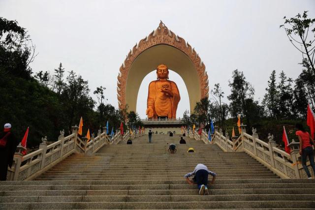 Tượng Phật A Di Đà cao nhất thế giới 