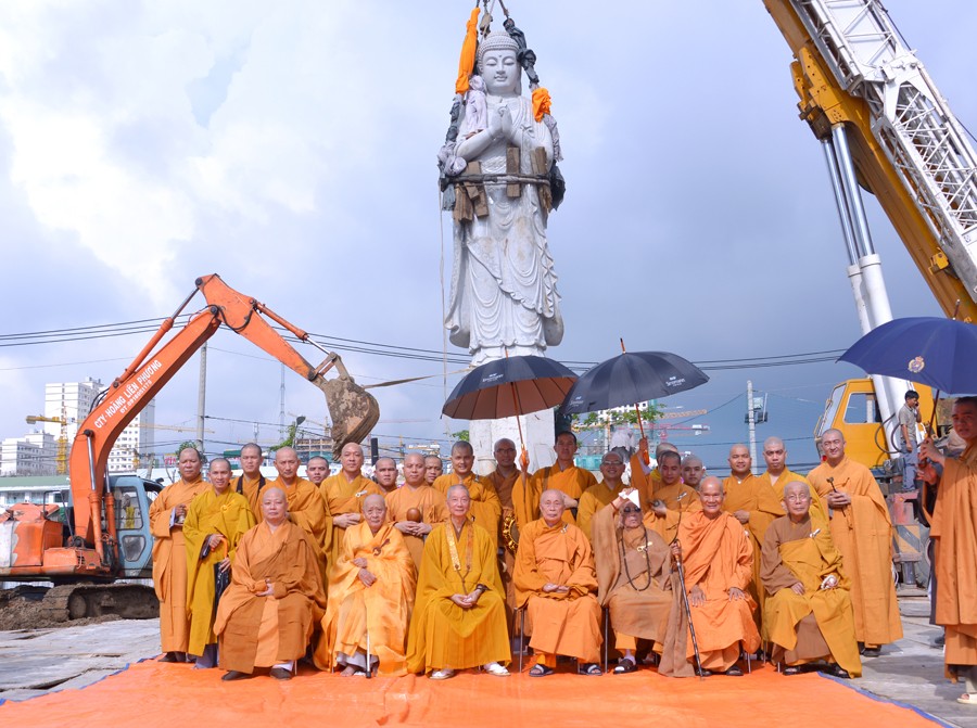 Chùa Huê Nghiêm dựng tượng Phật A Di Đà cao 9m