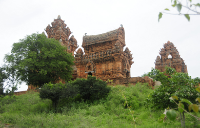 Ninh Thuận: Tháp Chàm Poklong Garai 